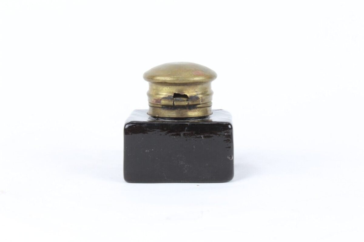 Vintage Victorian Style Thick Black Glass Inkpot with Rare Cap Fitted Inkwell - Image 4